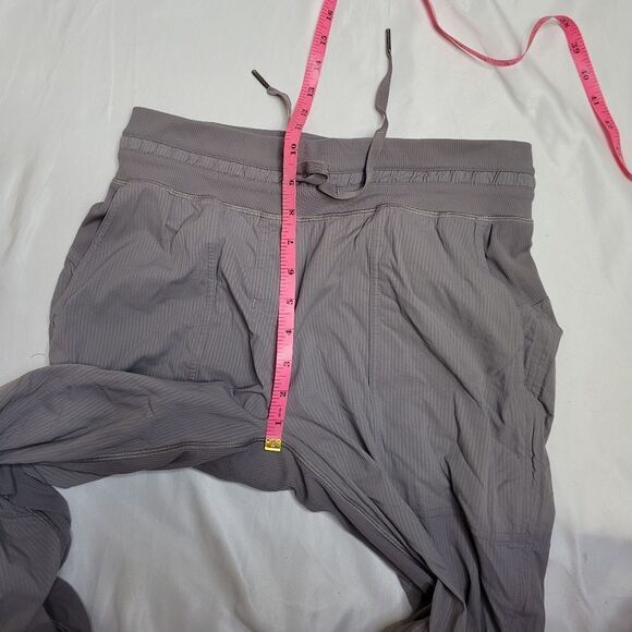 LULULEMON titanium gray dance studio adjustable cuff crop pant 4‎ - Picture 11 of 13